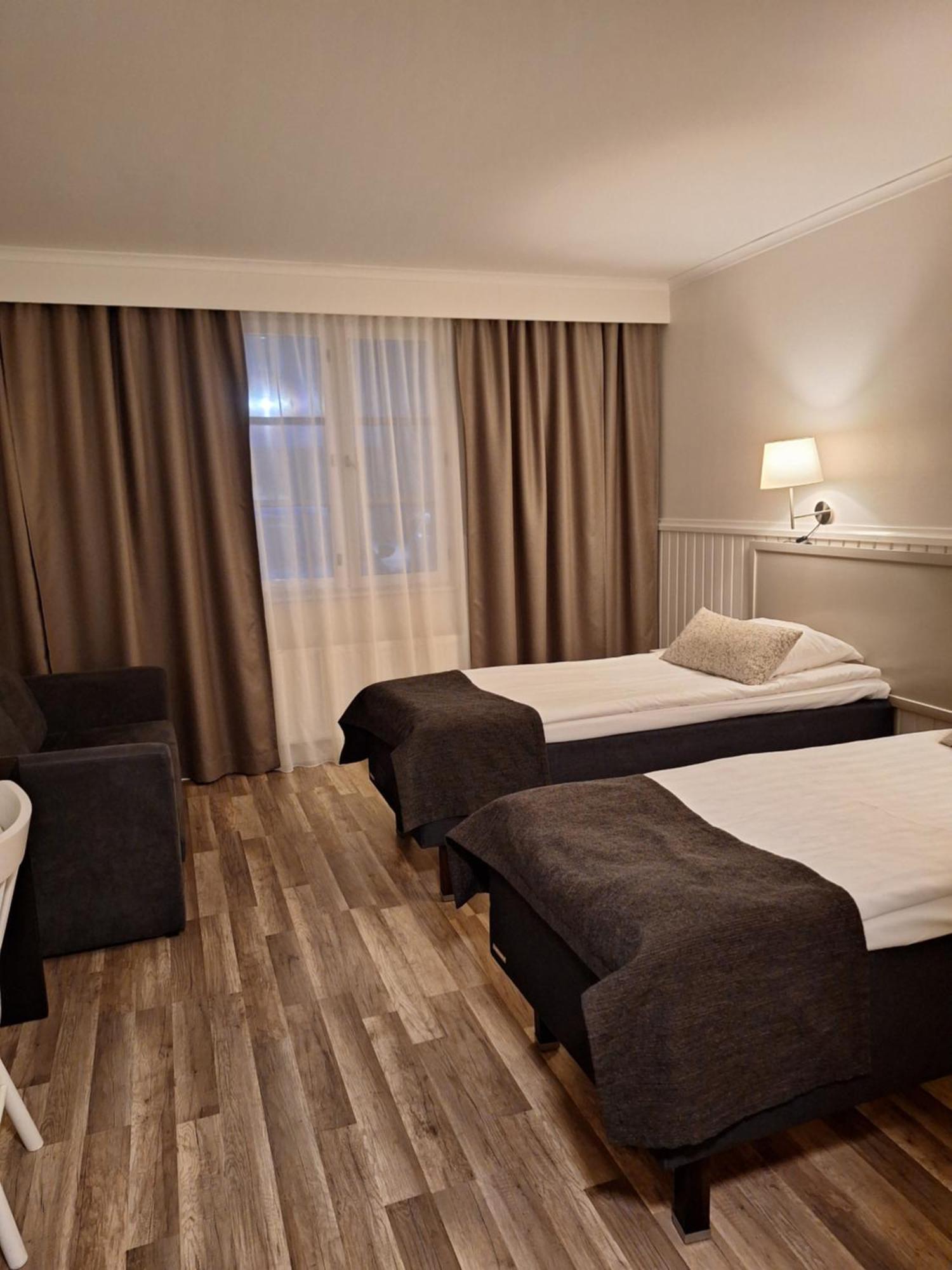 Juthbacka Hotell Uusikaarlepyy Ngoại thất bức ảnh